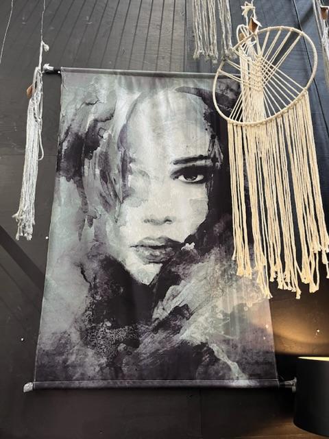 Wandbild Woman B105 / H136 cm