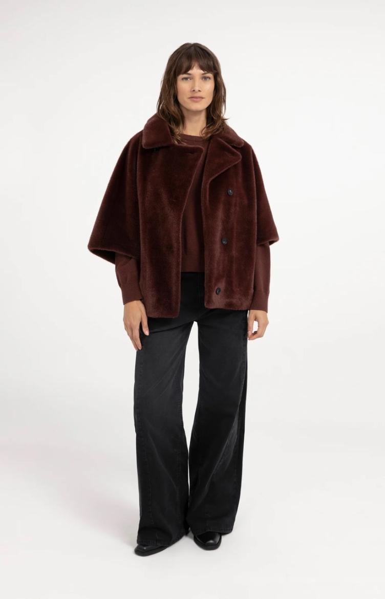 Oversize-Wendejacke aus Fellimitat bitter chocolate red