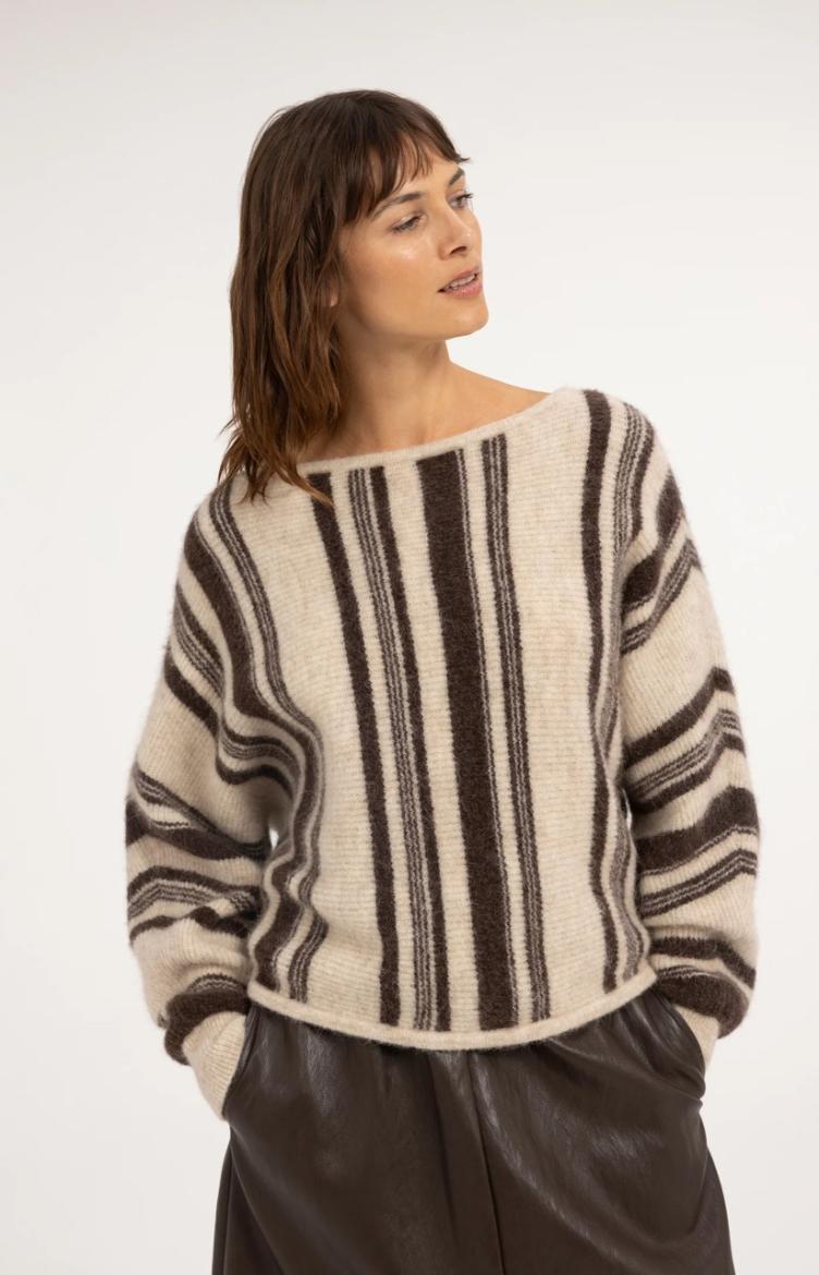 Pullover mit U-Boot-Ausschnitt und Streifenmuster