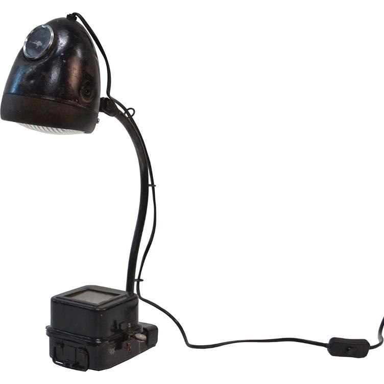 Heimdall Tischlampe aus alten Mopedteilen