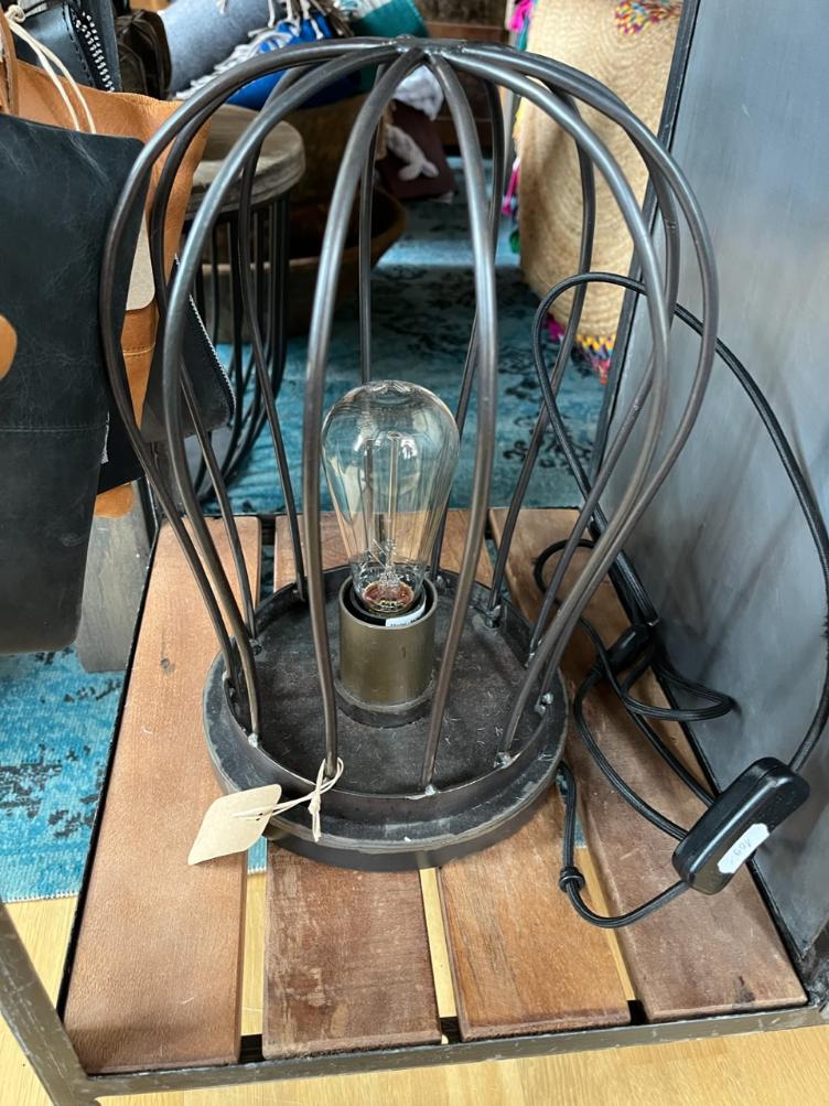 Whisk Tischlampe geformt wie ein Ballon