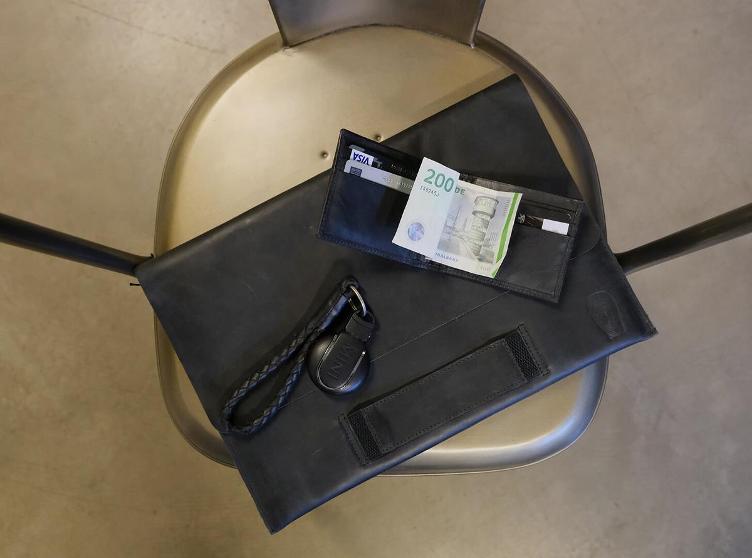 Levi Laptop Hülle Leder 15 schwarz