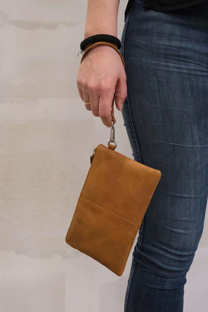 Alpha Clutch Leder braun