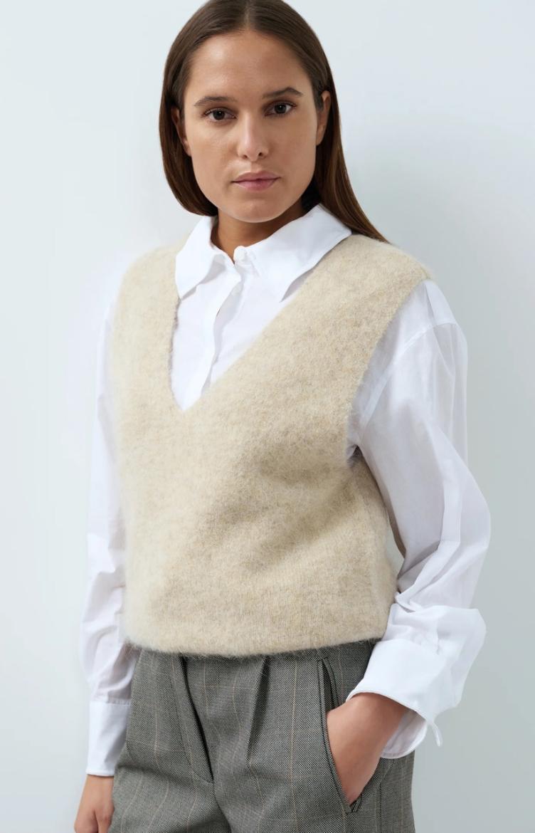 Weicher Strick-Spenzer mit tiefem V-Ausschnitt light beige